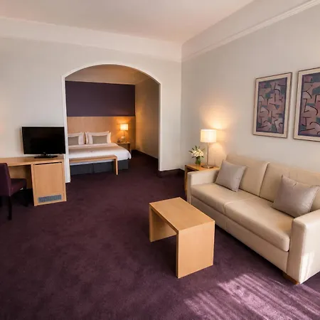 Guestified Grand Airport Düsseldorf Hotel 4*