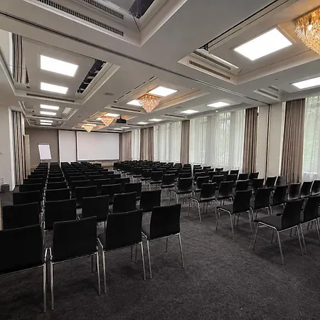 Guestified Grand Airport Duesseldorf 4*