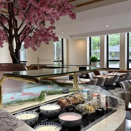 Guestified Grand Airport Duesseldorf 4*